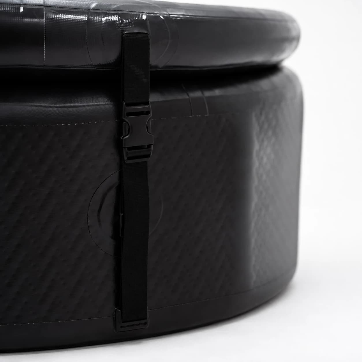 Chill Tubs Essential Pod insulated collar and buckle detail