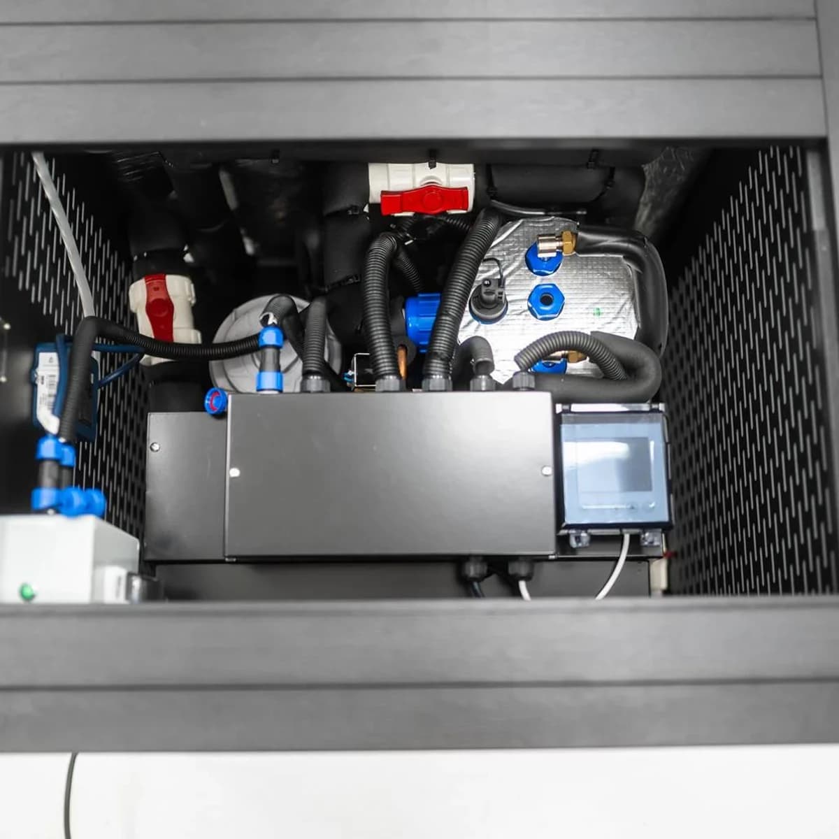 Original cold plunge service compartment and circulation equipment