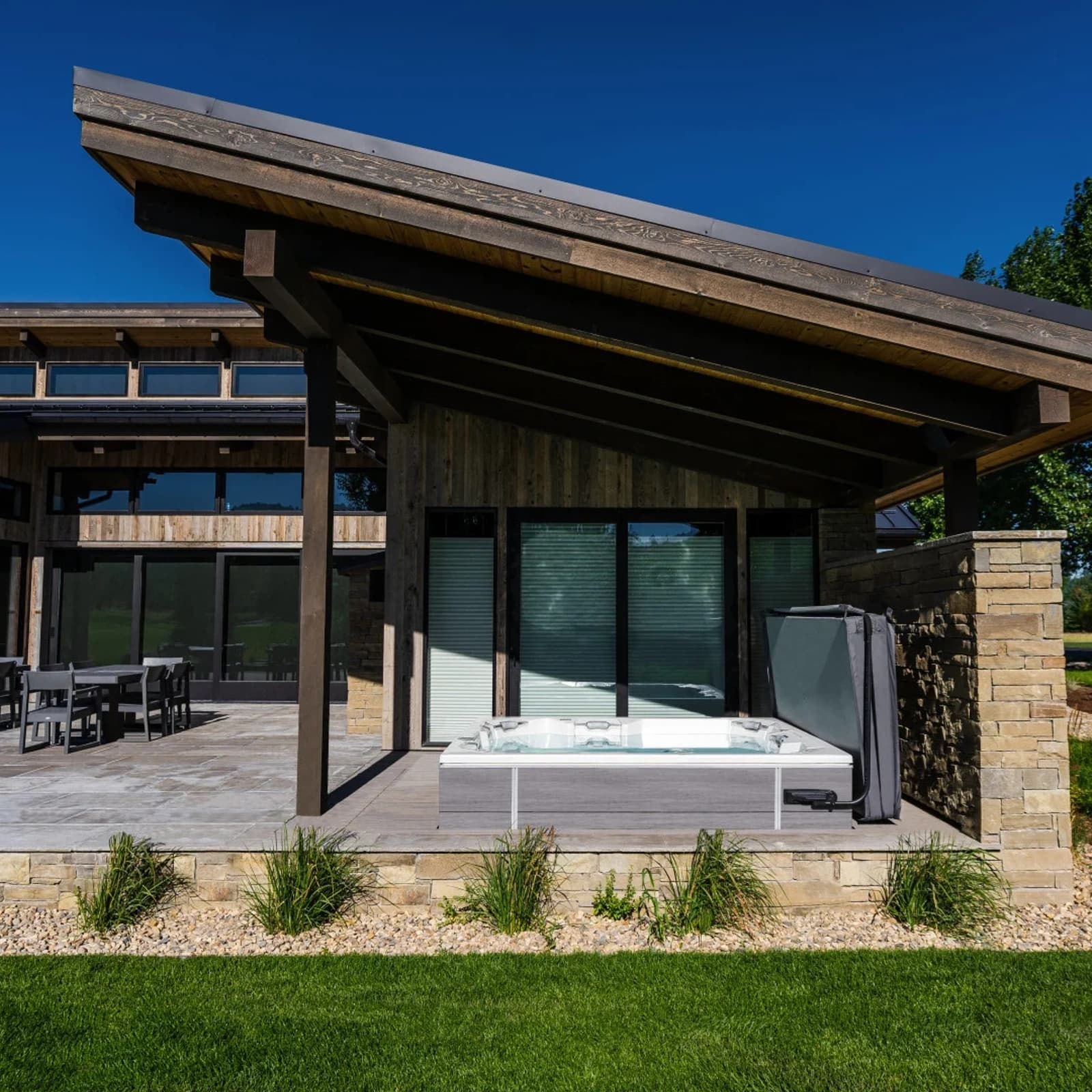 Bullfrog Spas M6, official product view 18