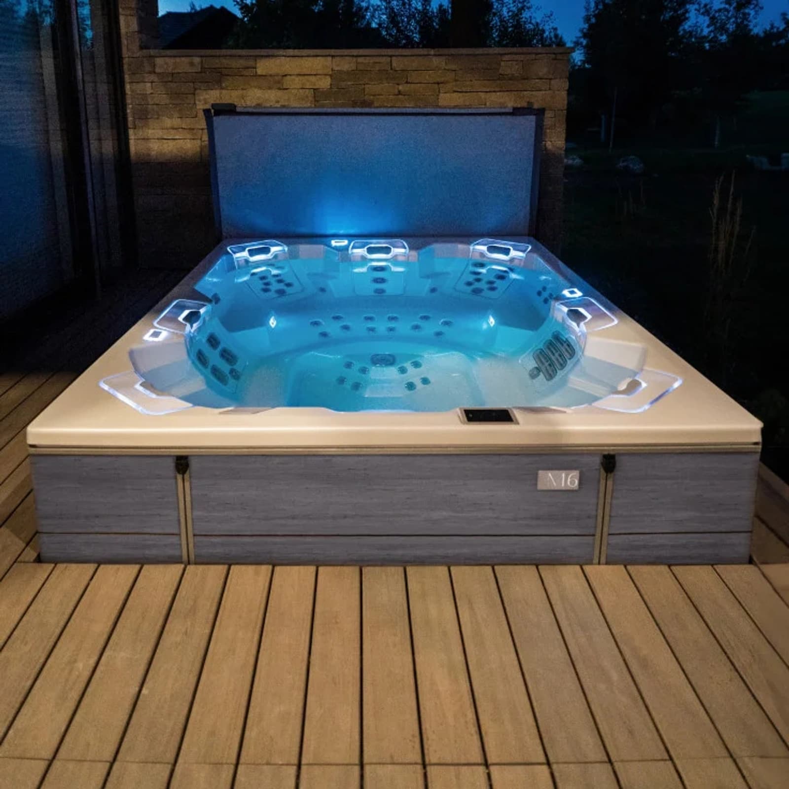 Bullfrog Spas M7, official product view 18