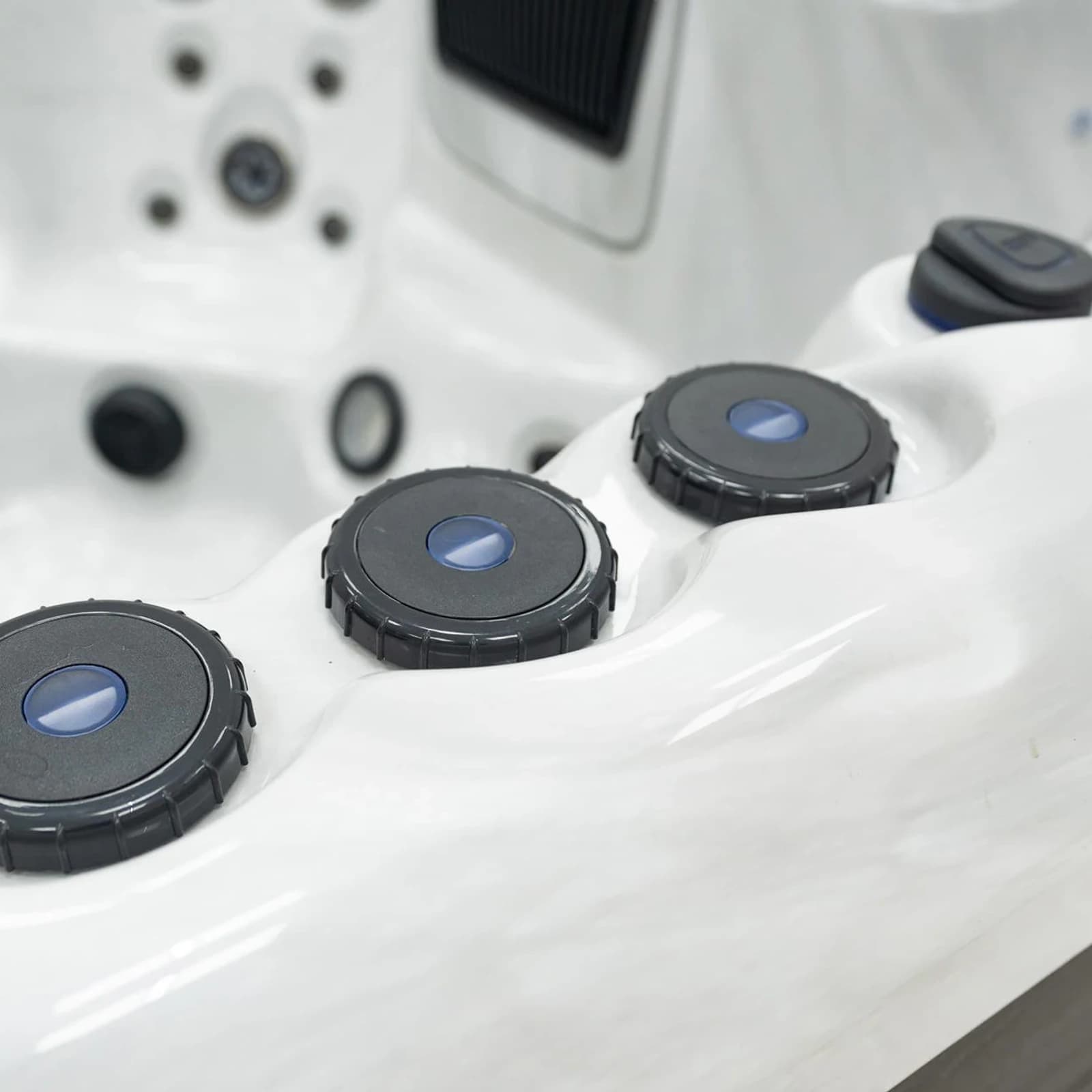 Platinum Spas Colombo Hot Tub, official manufacturer product photo 8 of 13