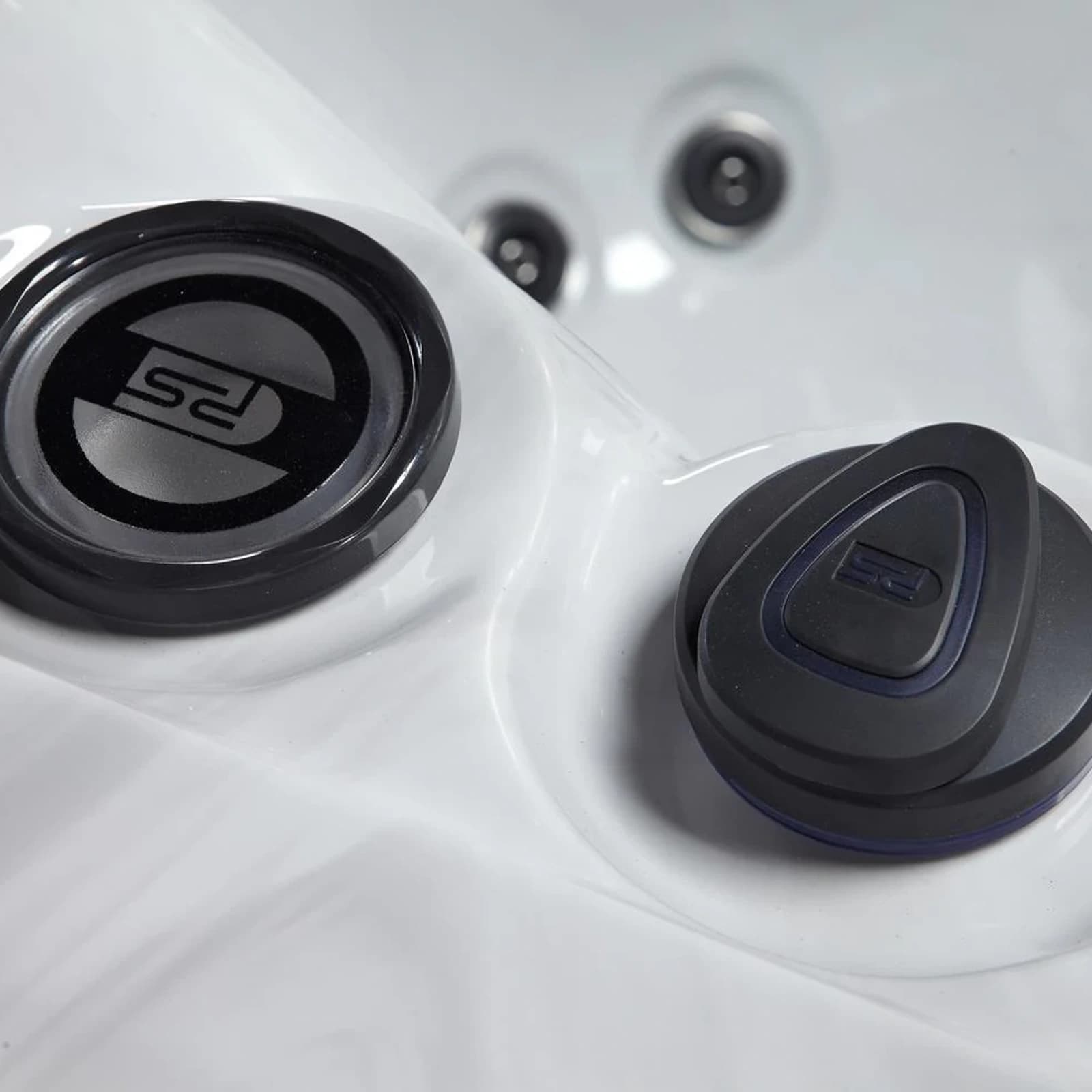 Platinum Spas Maximus Hot Tub, official manufacturer product photo 9 of 17