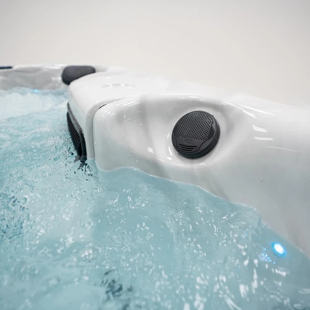 Platinum Spas Oslo Hot Tub, official manufacturer product photo 10 of 36