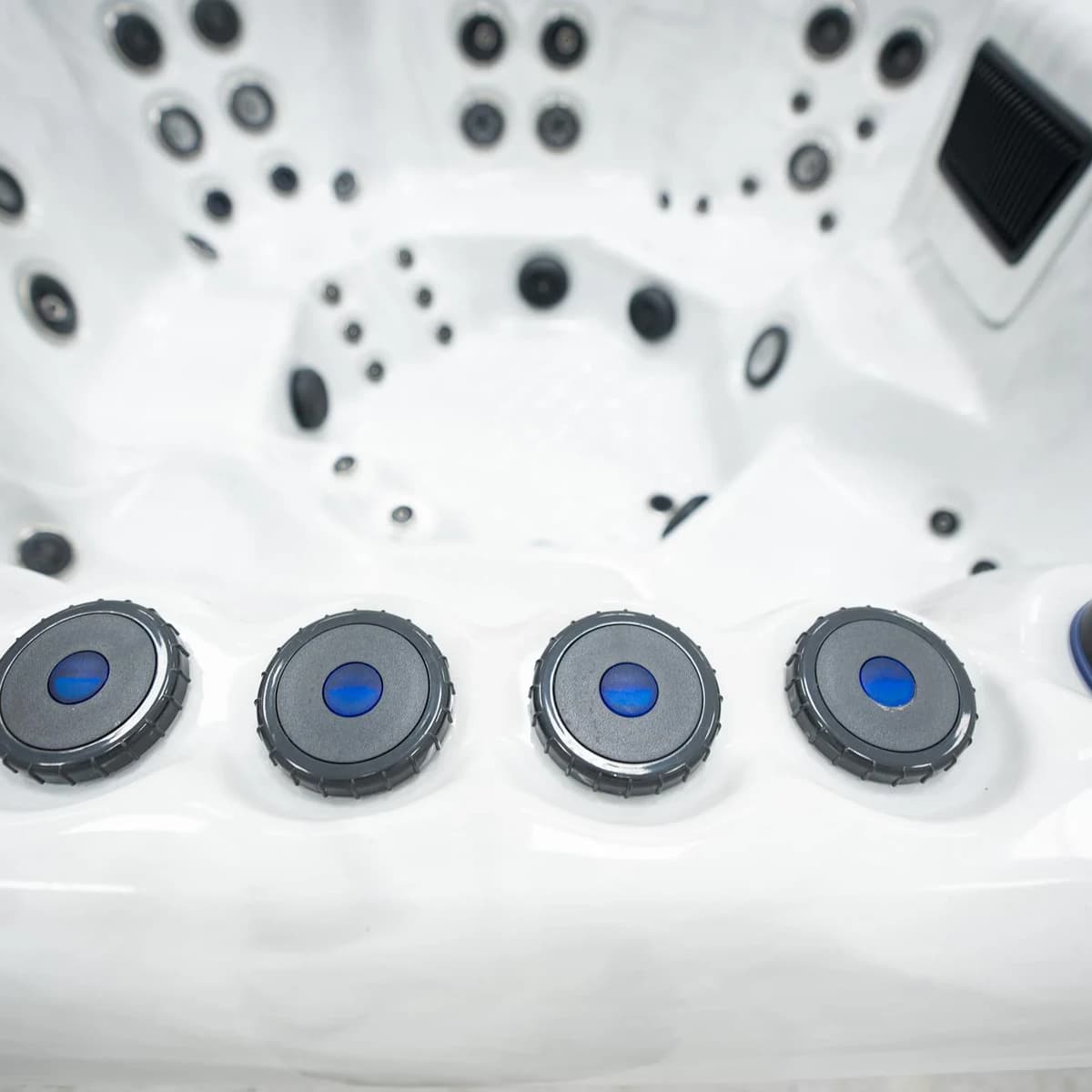 Platinum Spas Oslo Hot Tub, official manufacturer product photo 13 of 36