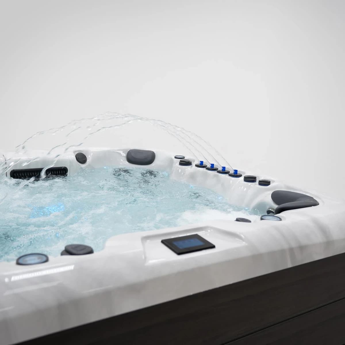 Platinum Spas Oslo Hot Tub, official manufacturer product photo 15 of 36