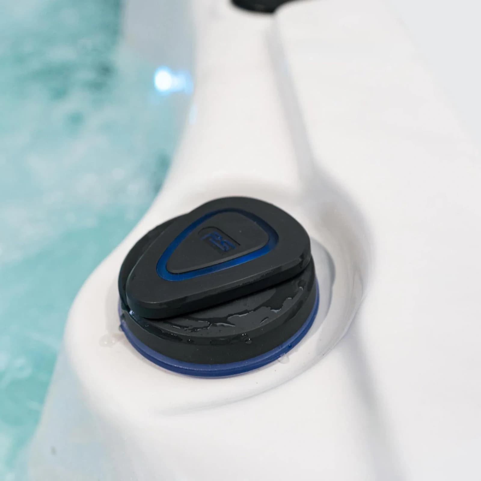 Platinum Spas Titan, official manufacturer product photo 14 of 17