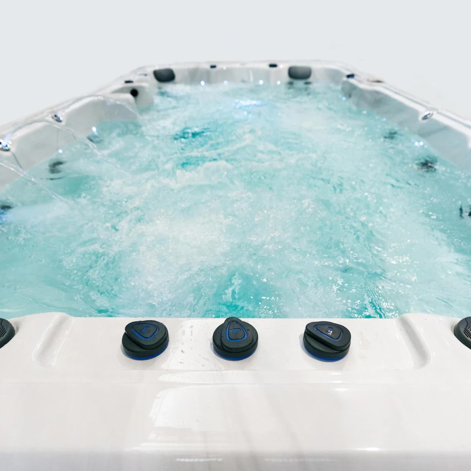 Platinum Spas Titan, official manufacturer product photo 15 of 17